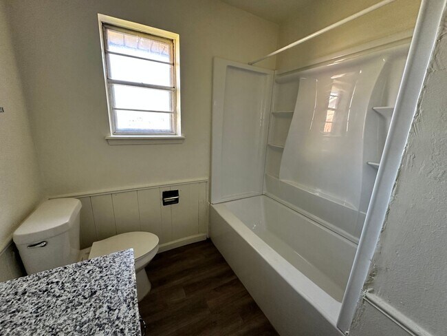 Building Photo - 3 bed 1.5 bath NW OKC