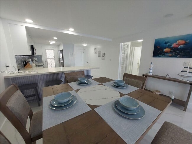 Building Photo - 400 Golden Isles Dr