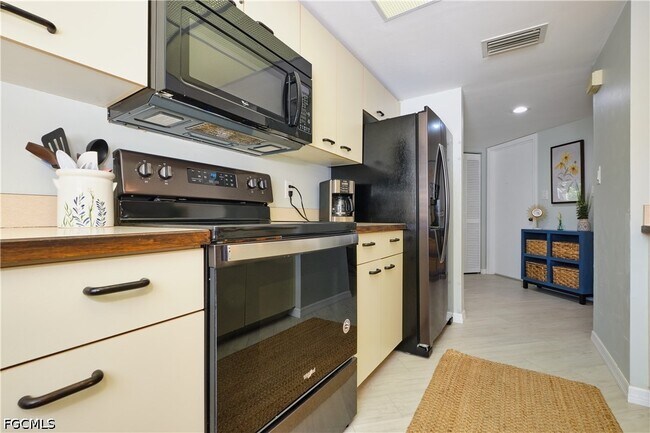 Building Photo - 15121 Bagpipe Way