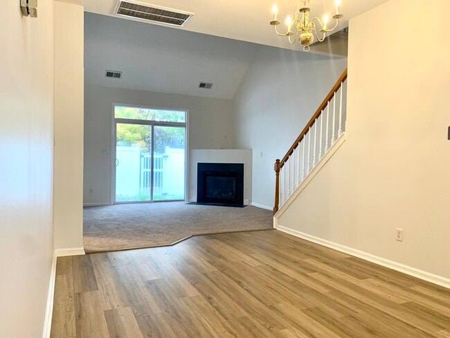 Building Photo - BEAUTIFUL 3 BED/2.5 BATH CONDO, SPACIOUS &...