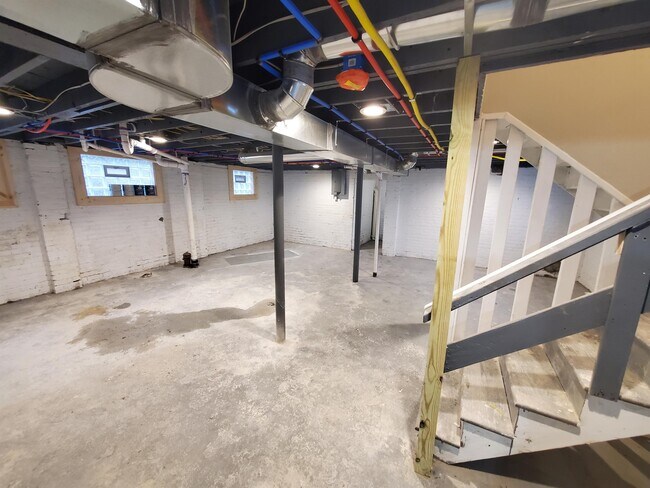 Building Photo - 2914 Hurlbut St