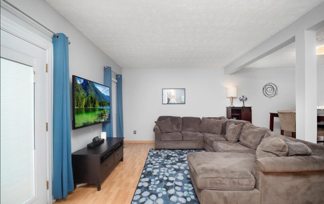 Building Photo - 9454 Fens Holw