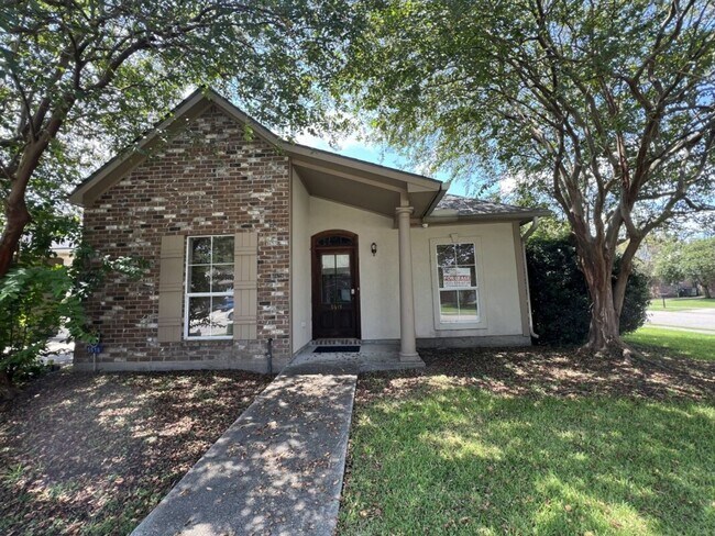 Location! Location! 3 bedroom, 2 bath house in Beau Pre near LSU - Location!  Location!  3 bedroom, 2 bath house in Beau Pre near LSU