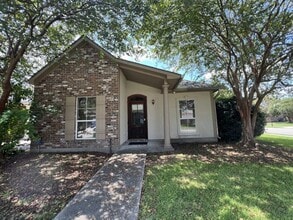 Building Photo - Location!  Location!  3 bedroom, 2 bath house in Beau Pre near LSU