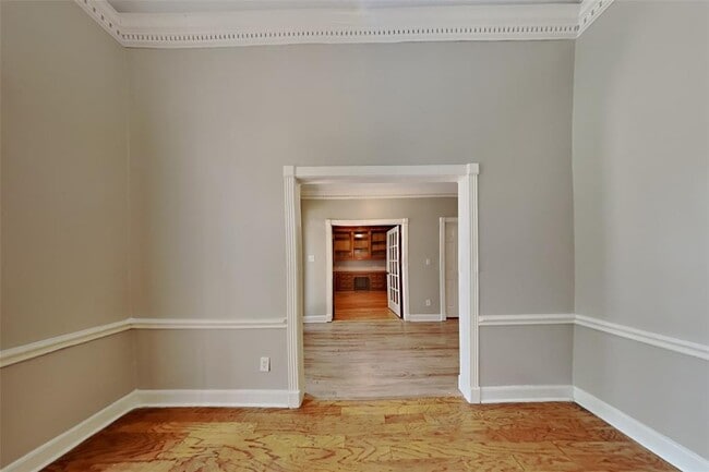 Building Photo - 5207 Maple Terrace Dr