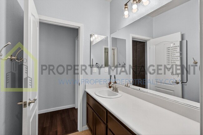 Building Photo - Spacious Elegance Awaits: 4-Bedroom Home with Hardwood Floors in Elk Grove!