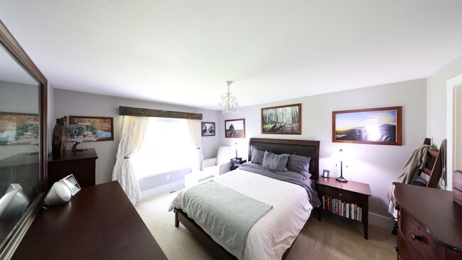 Building Photo - 3 Bed 3 Bath - Upgrades Throughout - Small...