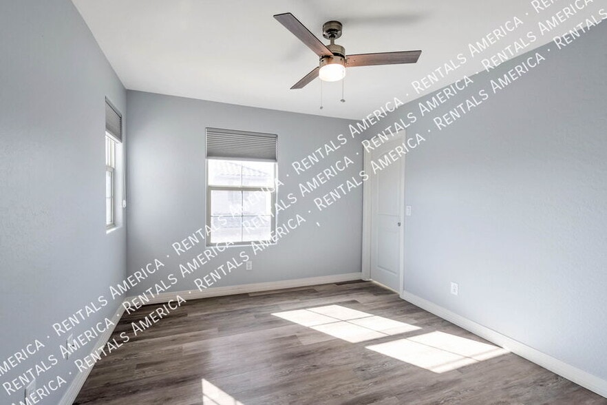 Building Photo - 1540 N Balboa