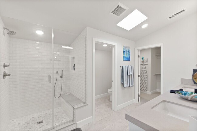 Building Photo - Carlsbad Townhome - 2 Blocks to the beach