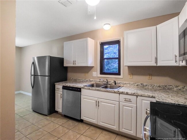 Building Photo - 6594 Honeysuckle Dr