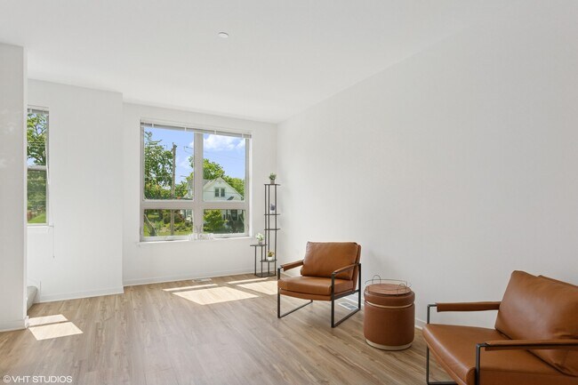 Building Photo - 15653 Lamon Ave