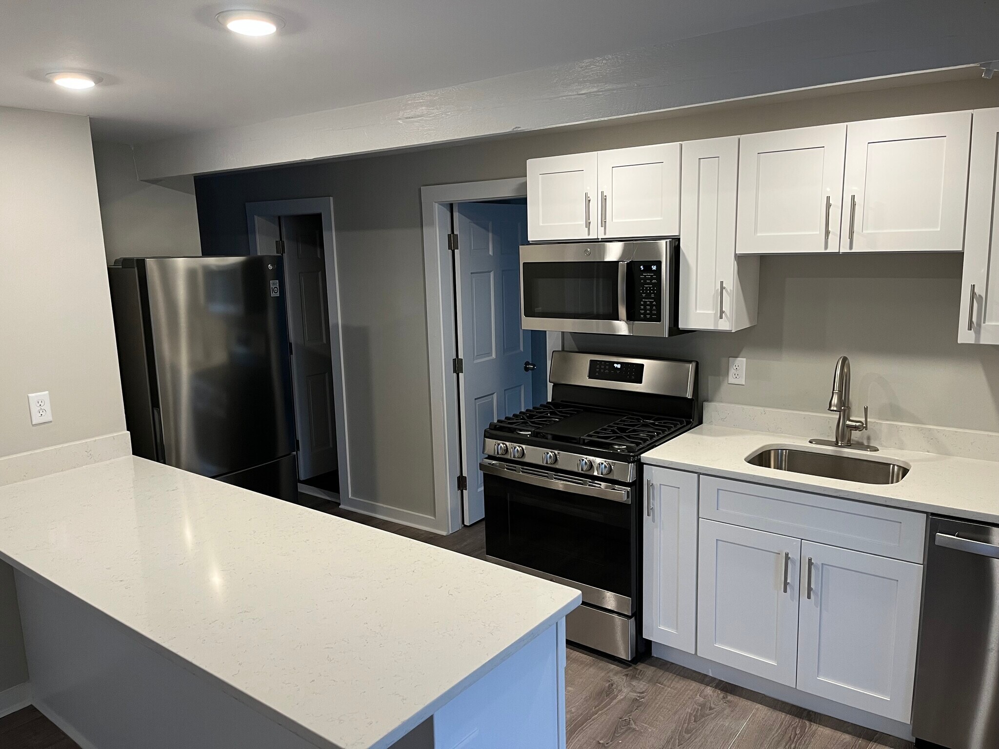 Building Photo - 37A Maple Ave