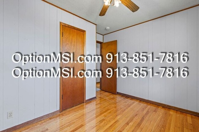 Building Photo - Spacious and move in ready!