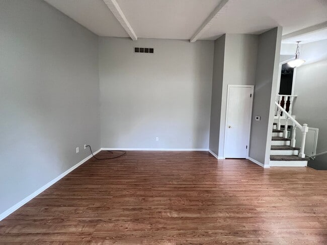 Building Photo - Four Bedroom Large Duplex in Kentwood Scho...
