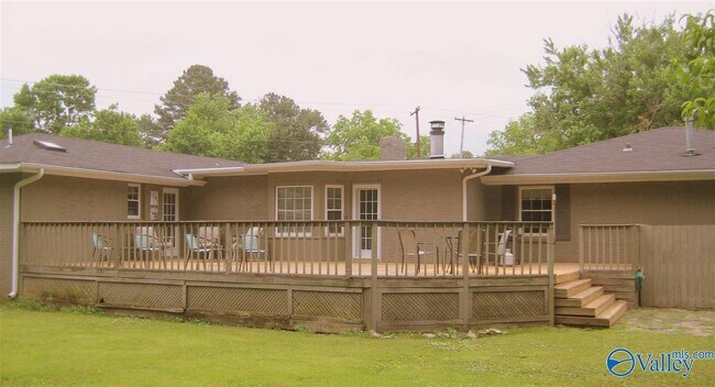 Building Photo - 4000 Garth Rd SE