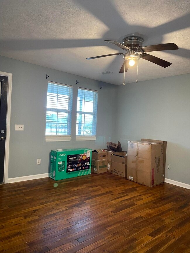 Building Photo - 336 N Gray Ave