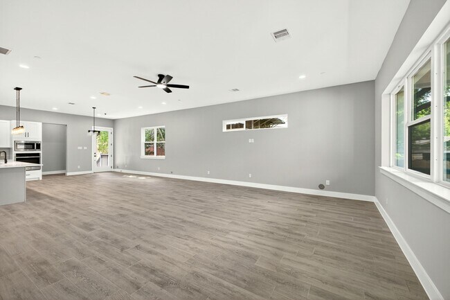 Building Photo - 4517 Larch Ln