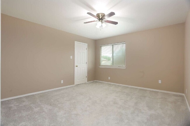 Building Photo - 14514 Redwood Valley