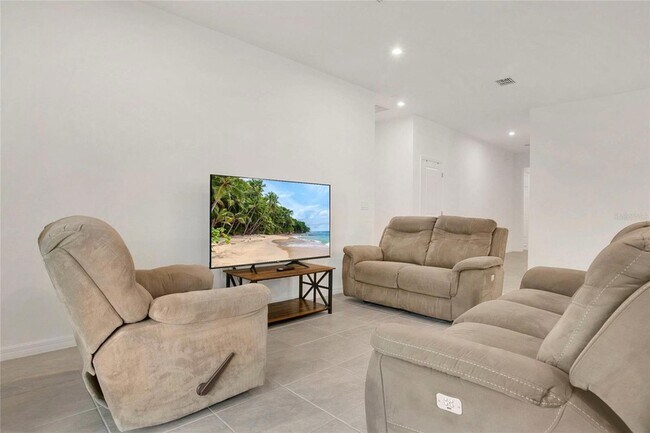 Building Photo - 1838 Blue Lagoon Cir