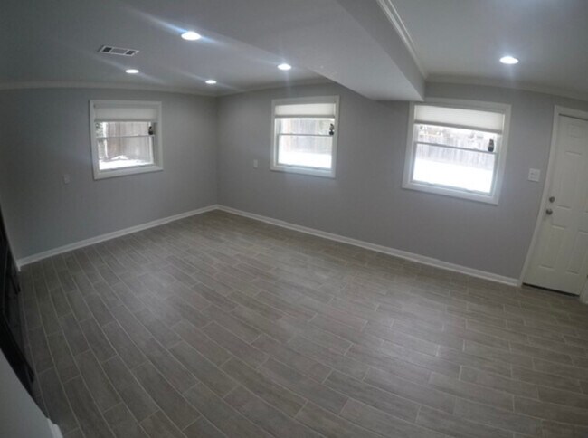 Building Photo - 1006 Brookside Ln