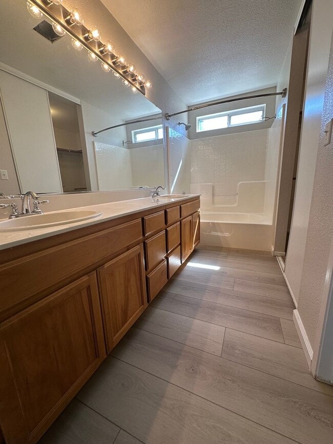 Building Photo - Beautiful 3 Bedroom, 2.5 Bath Antioch Home