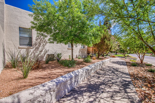 Building Photo - 1011 Madeline Dr