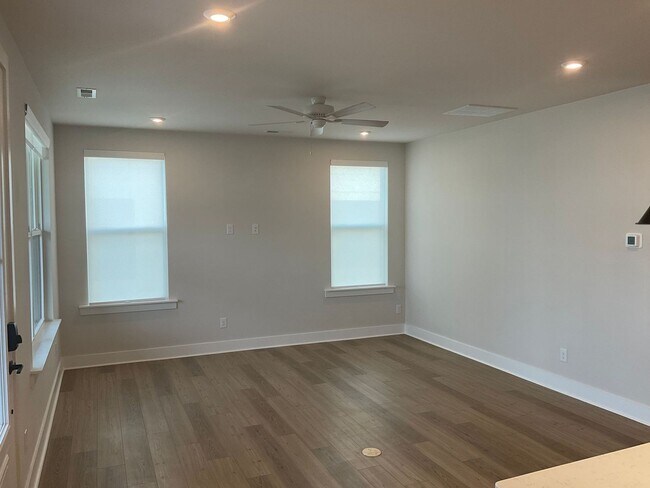 Building Photo - Welcome to this charming two-story townhome in the heart of Belmont, NC.