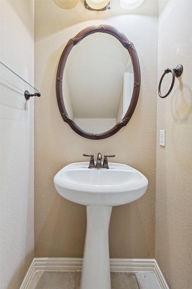 Building Photo - 11 Vershire Cir