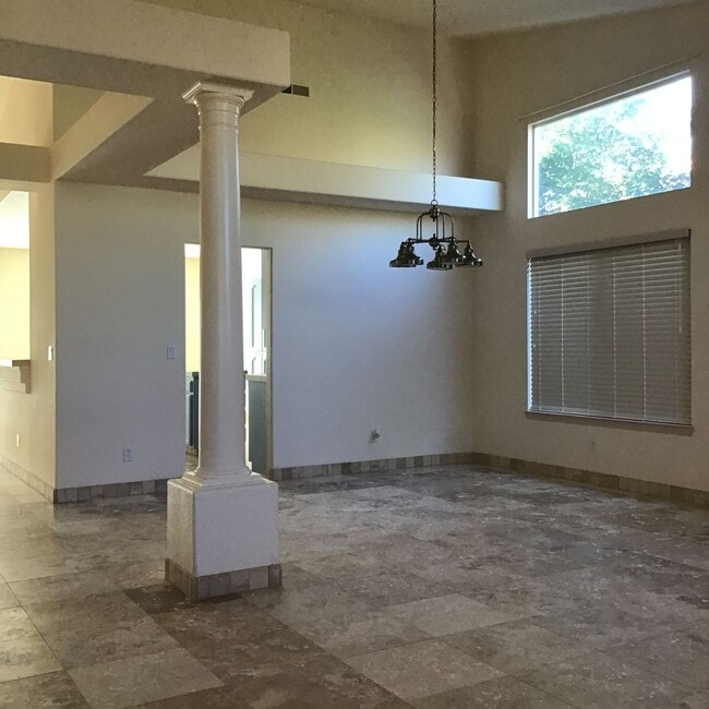 Building Photo - 4 Bedroom 2 Bath Home in Yuba City