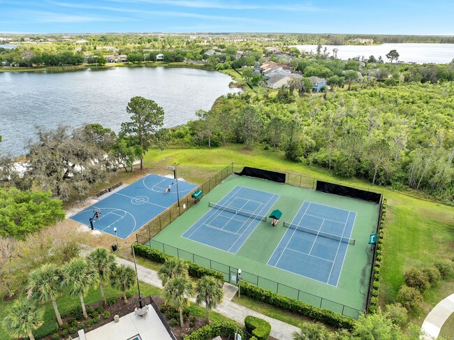 Building Photo - Lovely 4/3.5 Town Home in Summerport with ...