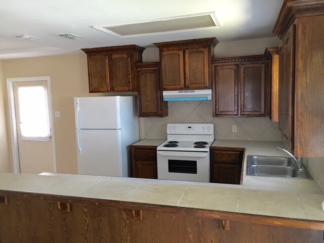 Building Photo - 1806 S Linden St