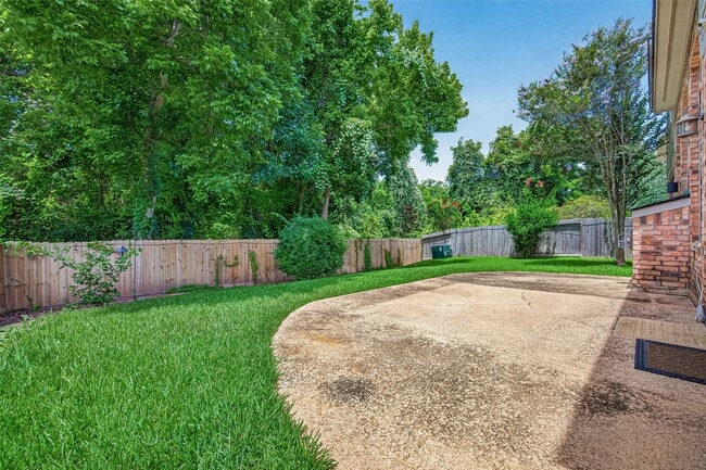 Building Photo - 2710 Five Oaks Dr