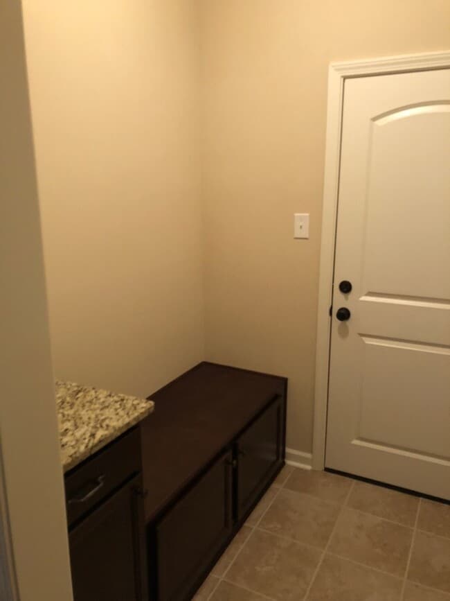 Building Photo - 3BD 2BA House in Hunters Trace Subdivision