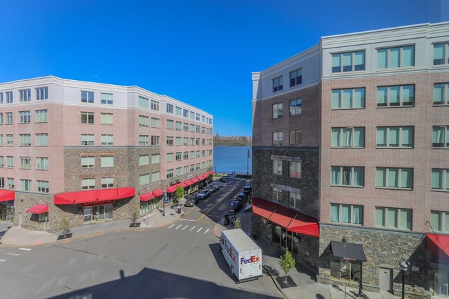 Building Photo - 2/Bedroom 2/ Full Bath - A+ Waterfront Location Near Ferry