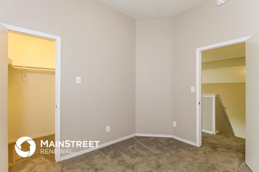 Building Photo - 6856 Driffield Cir E