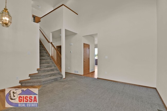 Building Photo - Beautiful home with views of Pikes Peak!