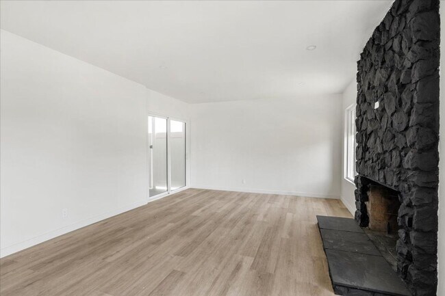 Building Photo - 317 E 97th St