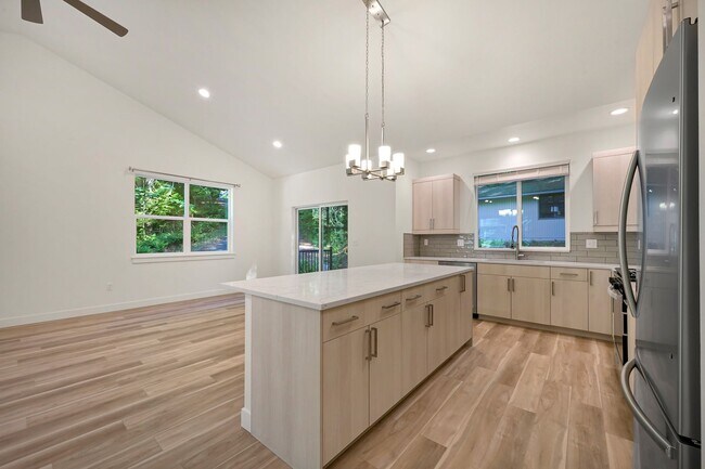 Building Photo - Modern 3BD/2.5BA Home in Sudden Valley – B...