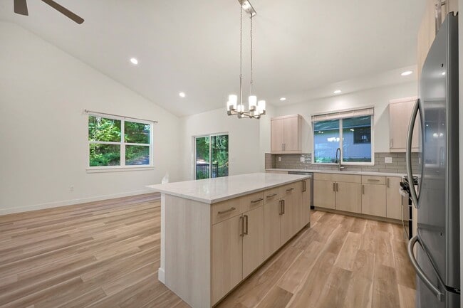 Building Photo - Move in Special - 50% off 1st Month Rent: ...