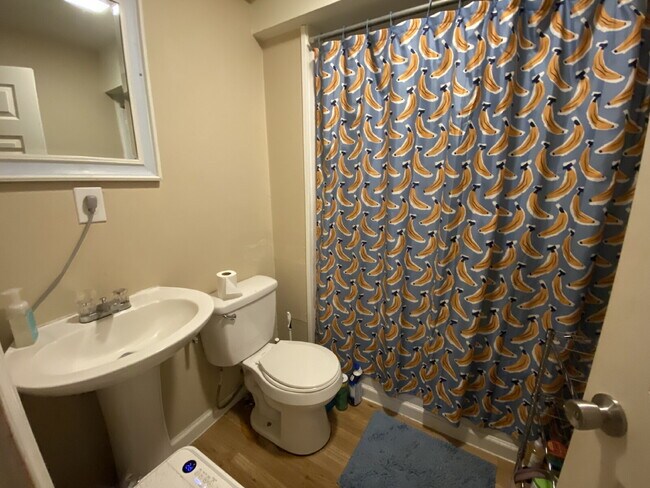 Building Photo - 825 N Garden St