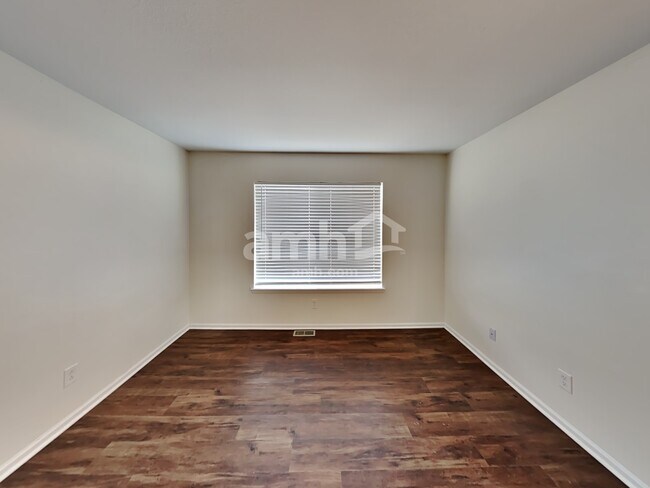 Building Photo - 5526 N Gibraltar St