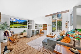 Building Photo - 7645 Chatham Cir