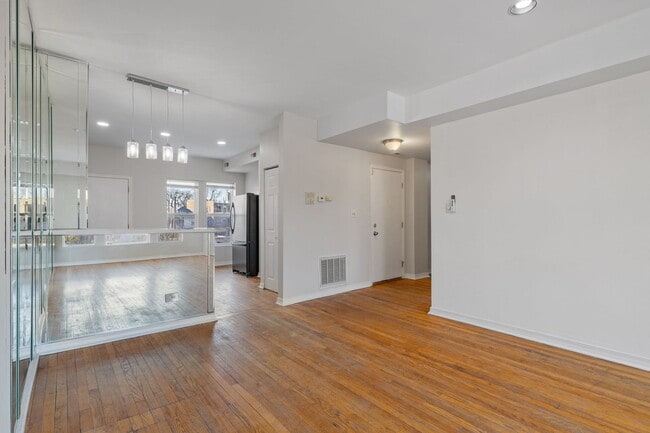 Building Photo - 6850 S Dante Ave