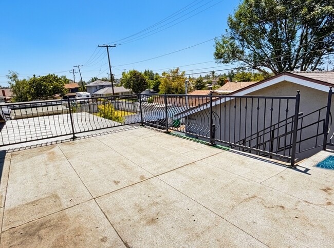 Building Photo - 2621 Damien Ave