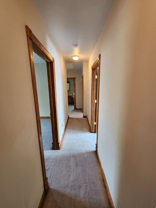 Building Photo - Single Family 3 bedroom 1.5 bath in Moline