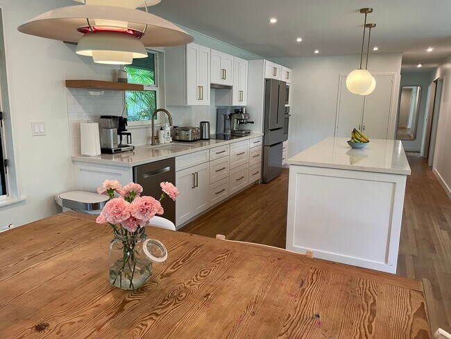 Building Photo - Fully Furnished Lanikai Beach Oasis — 3BR/...