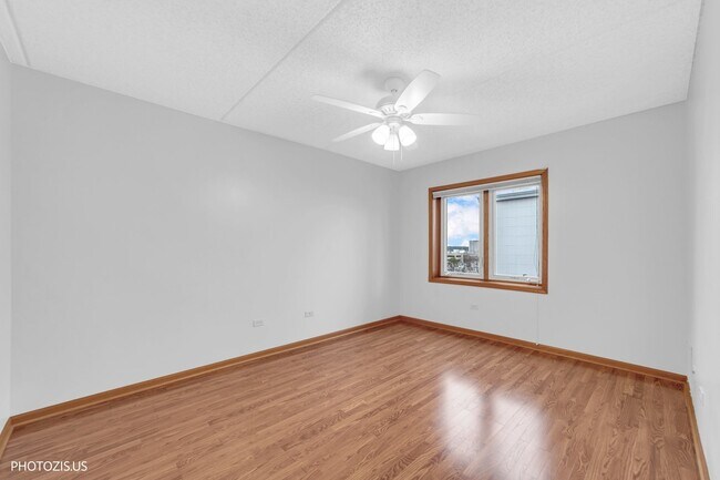 Building Photo - 5555 N Cumberland Ave
