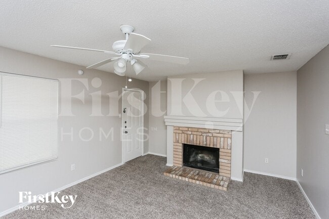 Building Photo - 8709 Saddle Ridge Cir