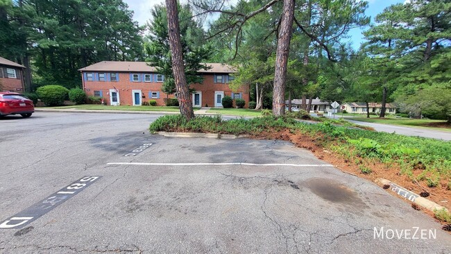 Building Photo - 5813 Nottoway Ct