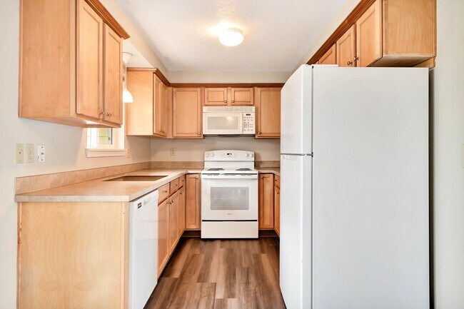 Building Photo - Savage / Ellis Duplex